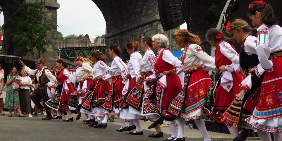 BAL DÎNATOIRE BULGARE : Dans les cercles du horo - Danse