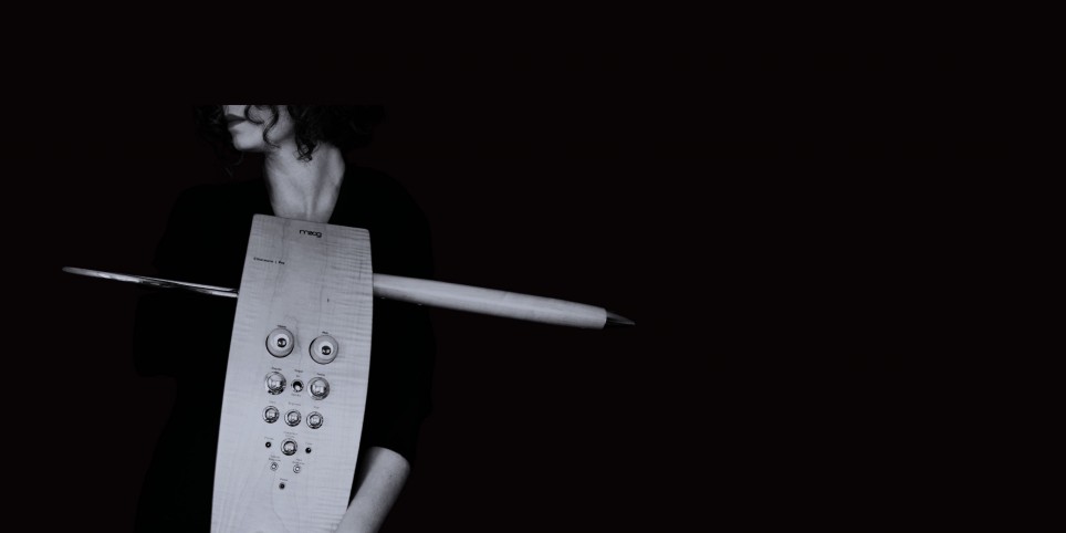 Initiation au theremin à Lausanne avec Coralie Ehinger - Workshops und Praktika