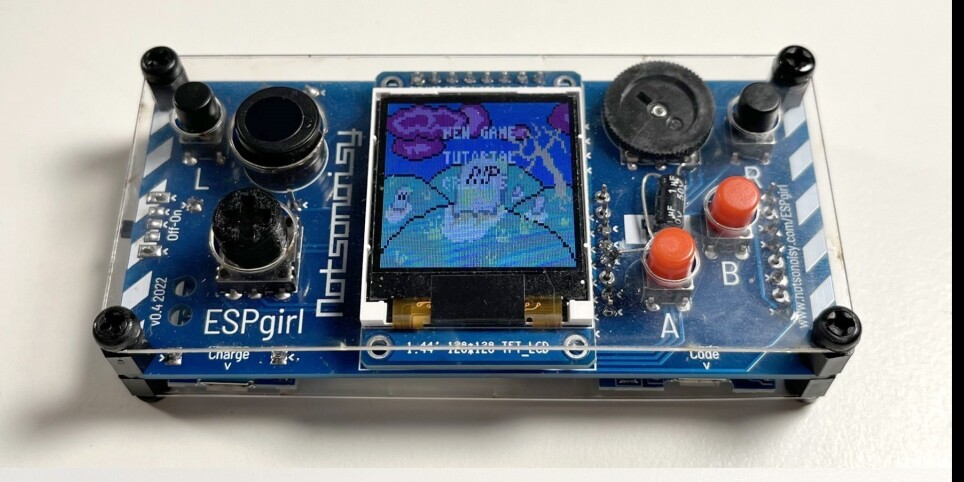 ESPgirl, la mini-console de jeu à souder soi-même - Workshop e stage