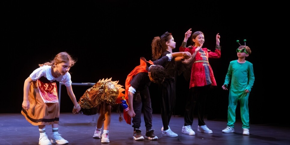 ADAC : La belle au bois ronflant - Jeux virtuels ! - L'île de Kyōryū - Théâtre et arts vivants