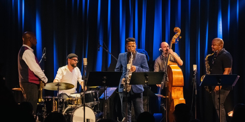 DOMINIC EGLI « PLURISM : FAREWELL, FEYA » - Concerti