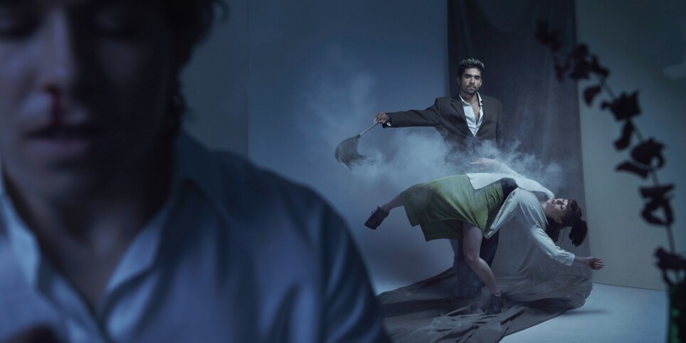 Steps: Play Dead - People Watching - Danse