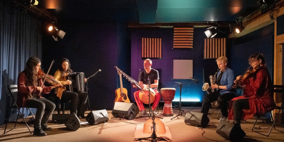 VENDREDIS DE L'ETHNO: Adamadén, un ciel pour revenir - Concerti