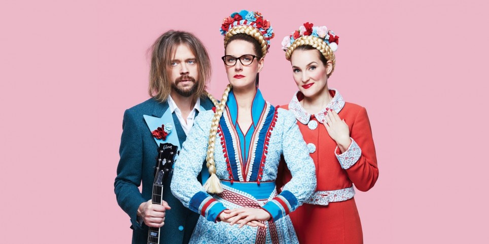 Blønd and Blönd and Blónd "DØMÅJ -" - Humour and comedy