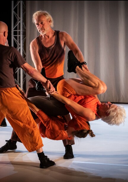 Glorious Bodies - Cie Circumstances - Théâtre et arts vivants - Théâtre Benno Besson