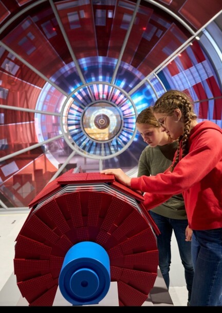 Workshop "Cosmic SOS” at CERN - With Expanding Your Horizons - Workshops and courses - Cern science gateway