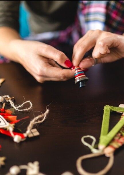 Création de décorations de Noël upcyclées (dès 8 ans) - Workshops und Praktika - La julienne