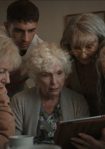 Four Mothers - Kino