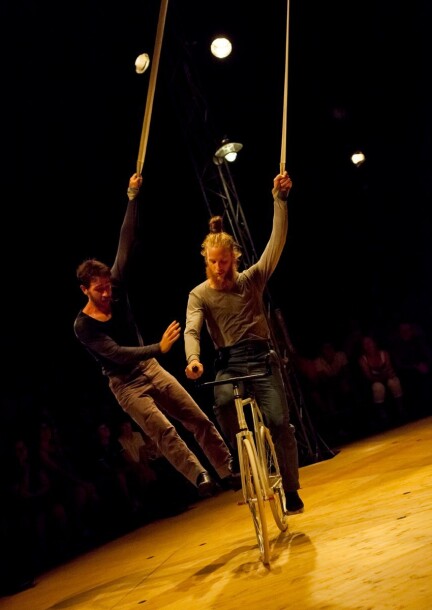 Vol d'usage - Compagnie Quotidienne - Teatro y artes escénicas - Chapiteau - Parking du Centre sportif des Vergers