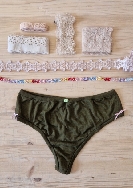 Atelier sous-vêtements avec l'équipe d'Histoire sans chute - Workshops und Praktika
