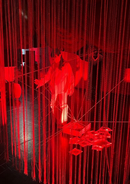 Caroline Lam - Burning threads - Theater und Bühnenkunst - Arsenic - Centre d'art scénique contemporain