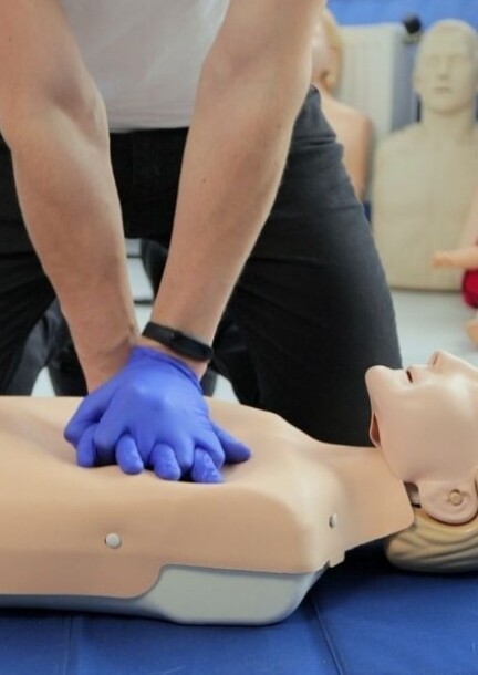 Introduction au secourisme avec utilisation d’un défibrillateur - Ateliers et stages - Salle des Utins