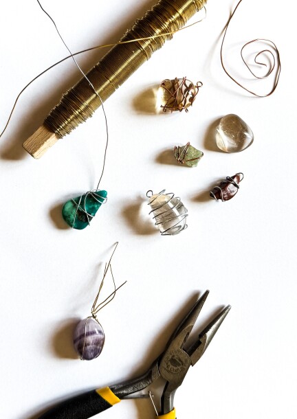 Atelier sertissage de pierres et de perles - Ateliers et stages - Histoire sans chute