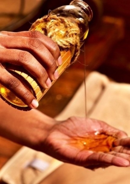 Cours : Massage ayurvédique -  Le massage classique à l’huile de l’Āyurveda (snehana) - Formations - Ecole d'Ayurveda (Denges)