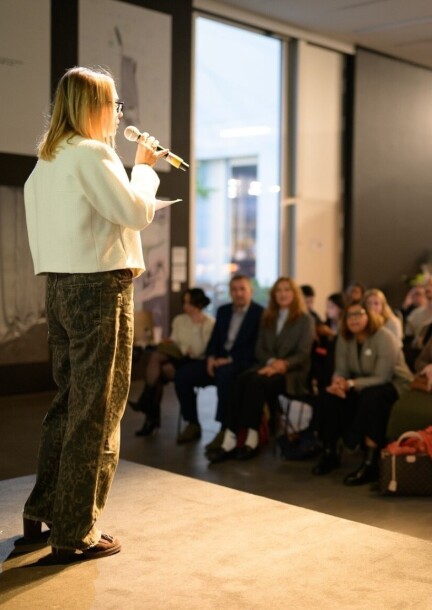 SINGA Stories Zurich – 10th Anniversary - Conférences - Schwarzescafé - LUMA Westbau