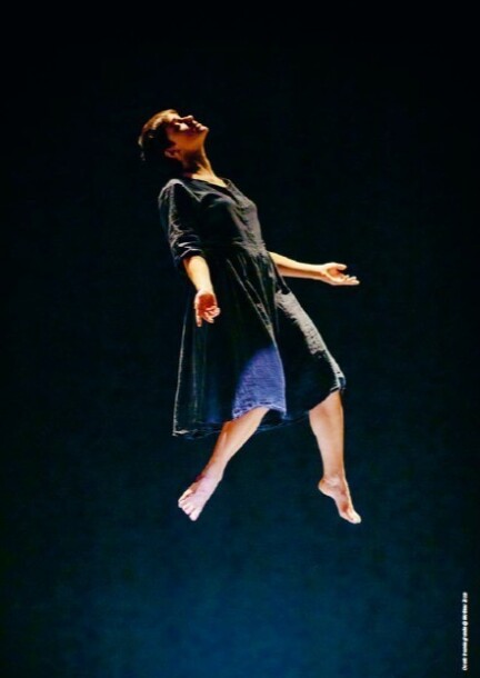 On m'a trouvée grandie - Teatro e arti performative - Comédie de Genève Théâtre
