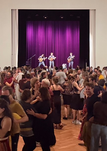 Großer Ball von Lausanne mit A2PasDuPont + LeBalRondarTe - Tanz