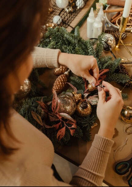 Atelier adultes confection d'une Couronne de porte de Noël - Ateliers et stages - Garden Centre Schilliger