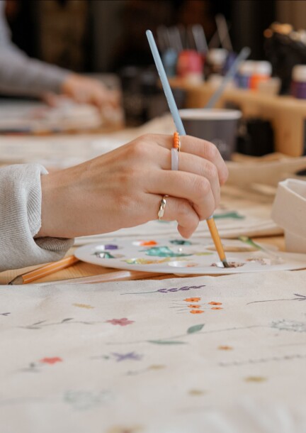 ATELIER INTERGÉNÉRATIONNEL : PEINTURE SUR TOTE BAG - Talleres y pasantías - Fondation Opale